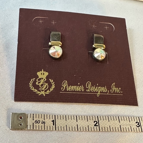 Small feminine prism stud style earrings - Picture 5 of 6